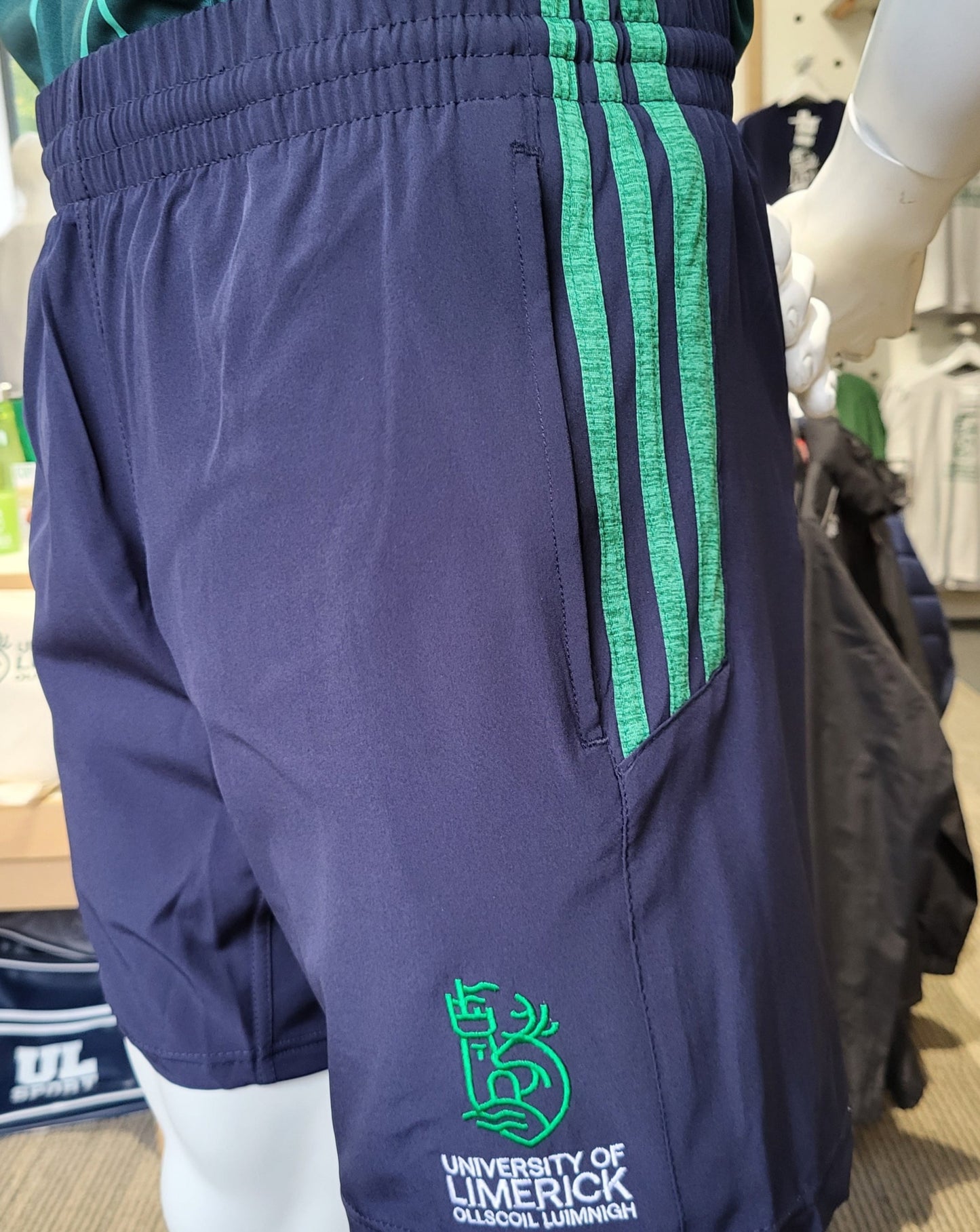 Leisure Shorts (Shore) with green double stripe and zipped pockets